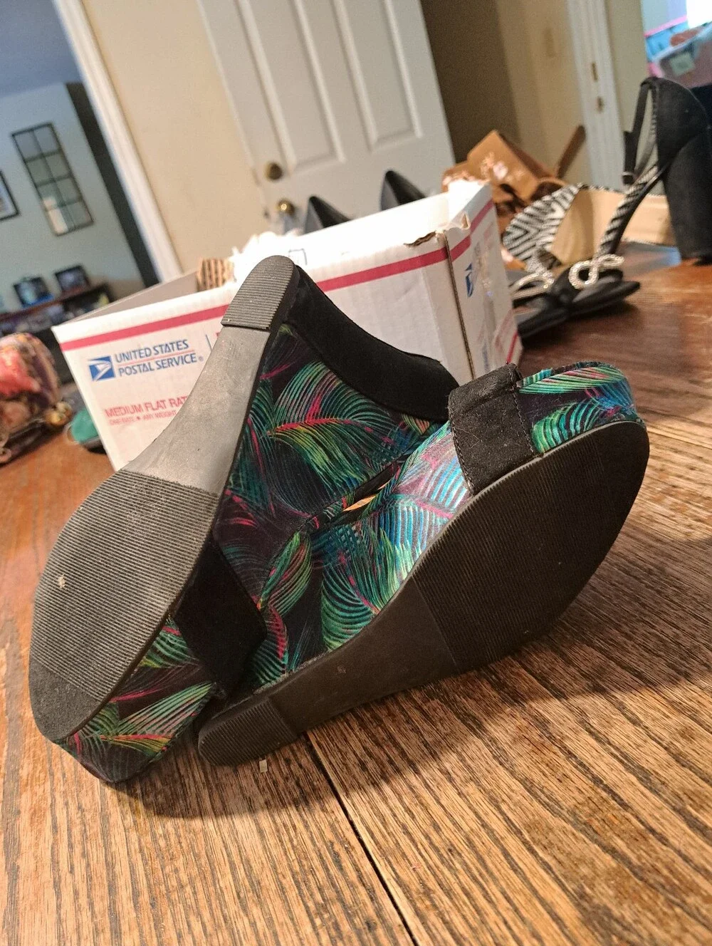 ShoeDazzle Ebani Tropical Print Platform Wedge Sandals Heels Black Size 11